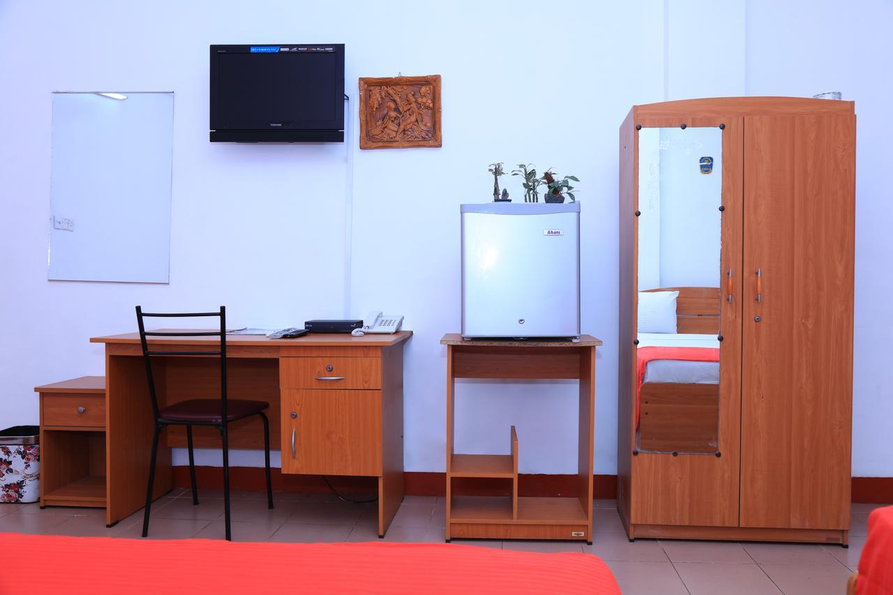 Hotel Nelly Vavuniya Экстерьер фото