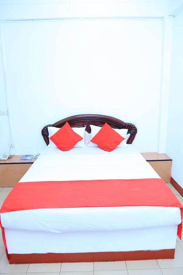 Hotel Nelly Vavuniya Экстерьер фото
