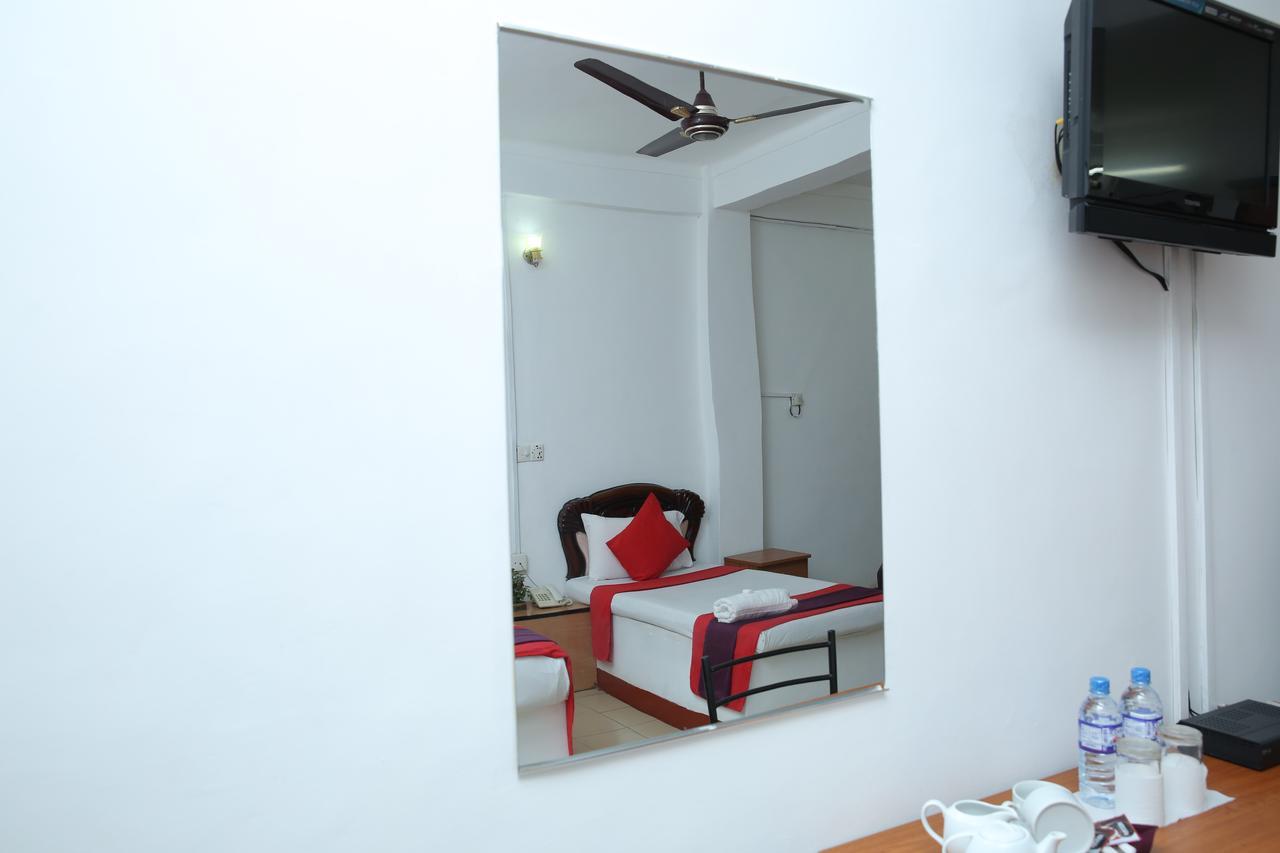 Hotel Nelly Vavuniya Экстерьер фото