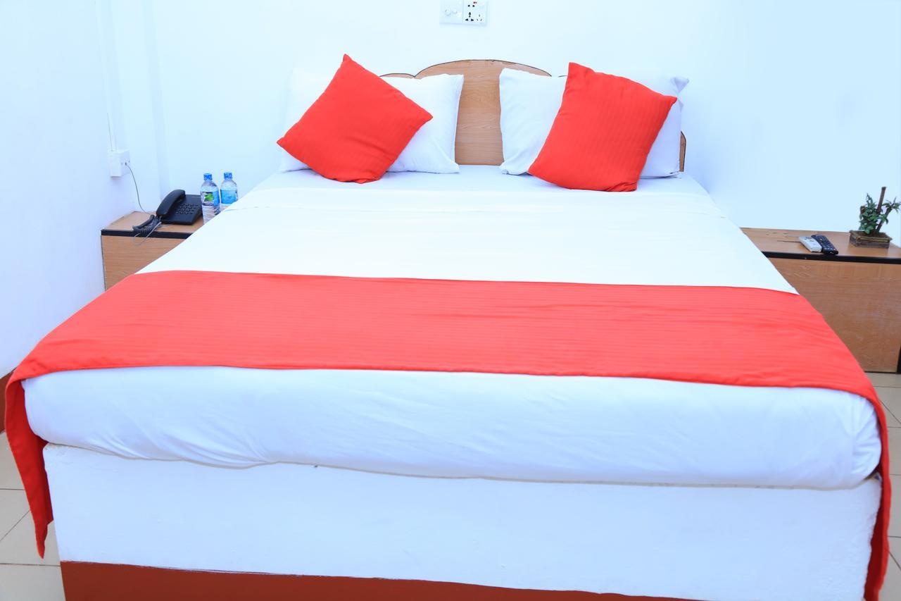 Hotel Nelly Vavuniya Экстерьер фото